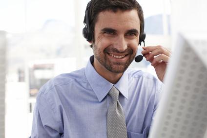 Conseiller du support XMAINT avec un casque